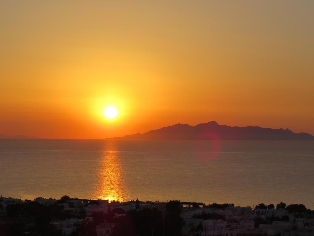 Acropole Sunrise Aparthotel Kamári Exterior foto